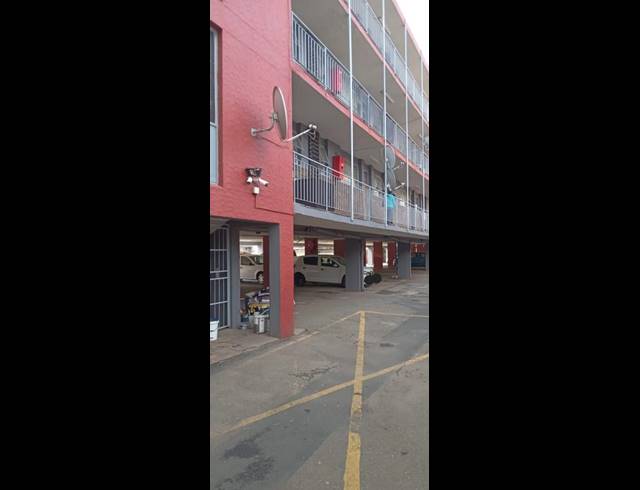 1 BEDROOM APARTMENT FOR SALE IN KEMPTON PARK CENTRAL